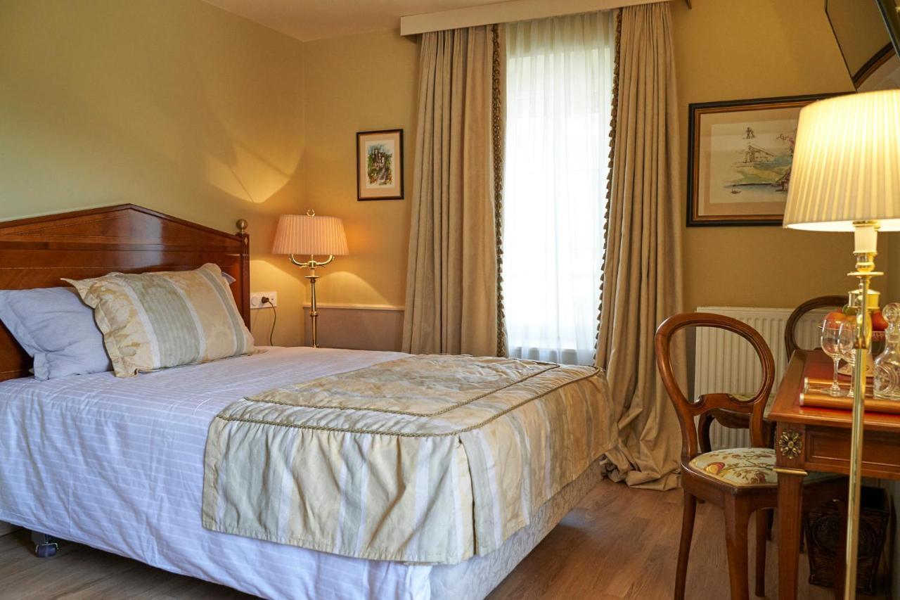 Hotel Les Contes De Bruyeres Servieres-le-Chateau Kültér fotó